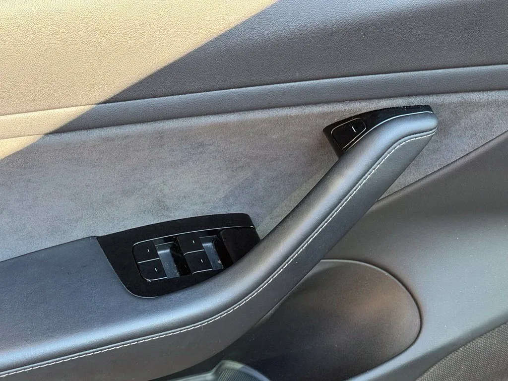 Tesla Model 3 photo 29