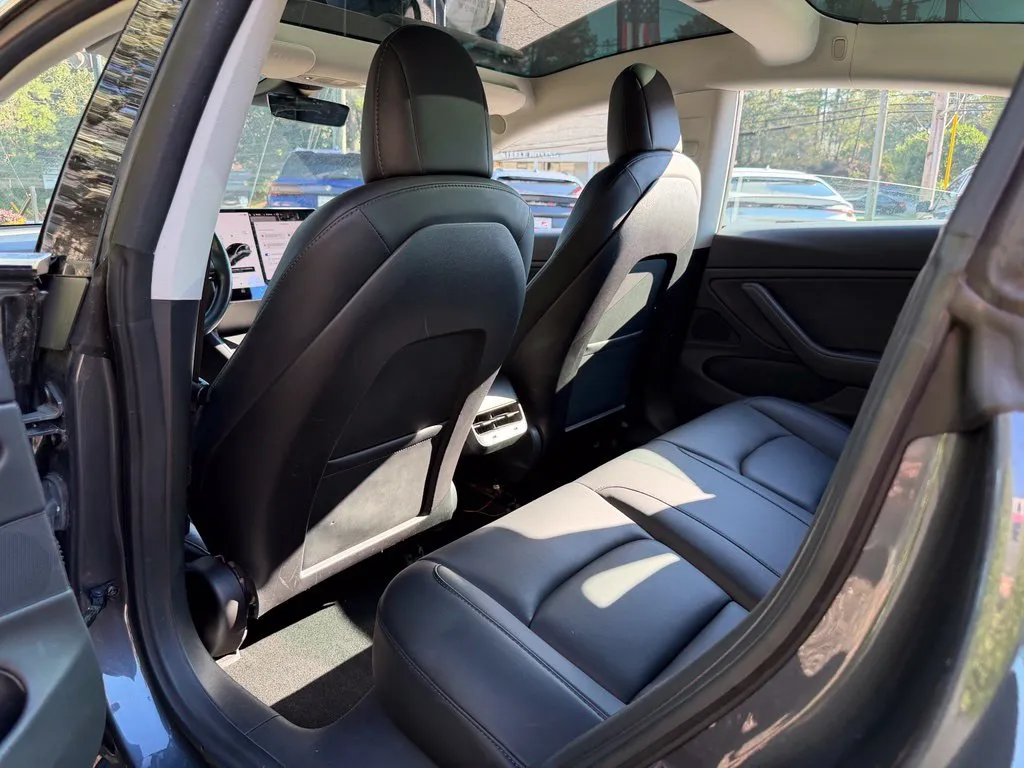 Tesla Model 3 photo 30
