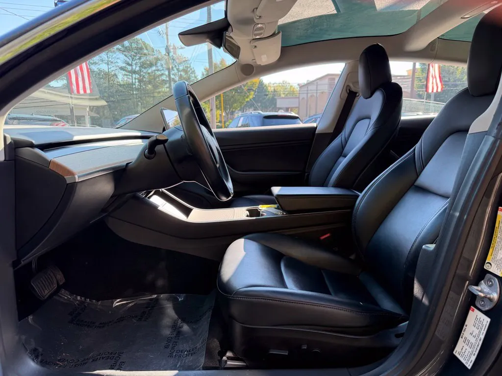 Tesla Model 3 photo 25
