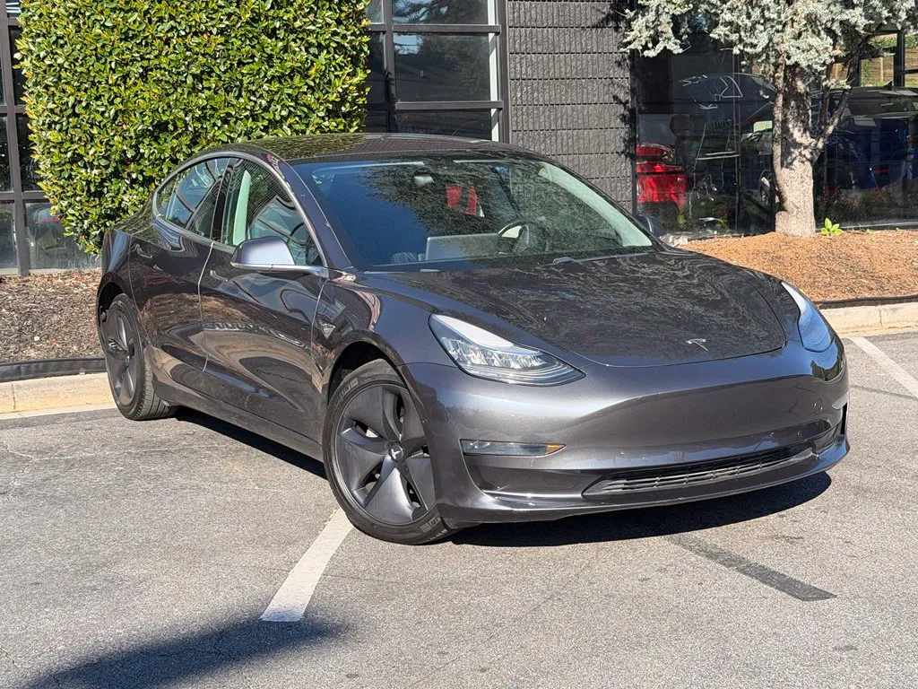 Tesla Model 3 photo 7