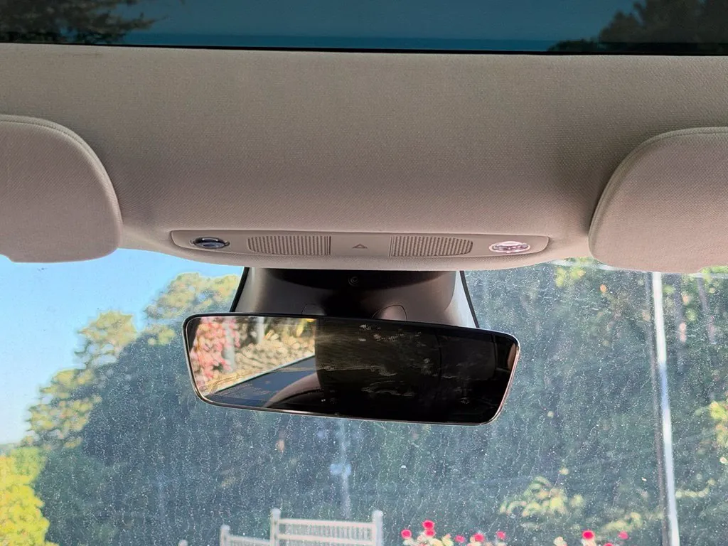 Tesla Model 3 photo 47