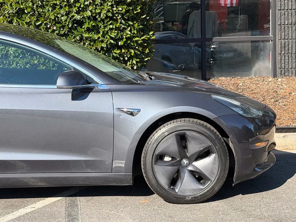 Tesla Model 3 photo 23