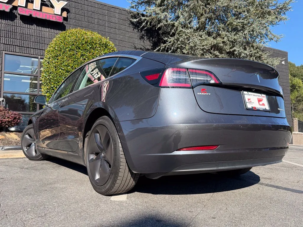 Tesla Model 3 photo 20