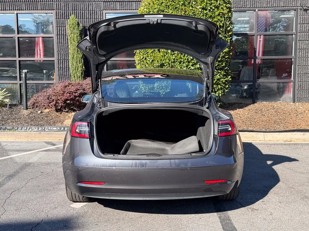 Tesla Model 3 photo 17