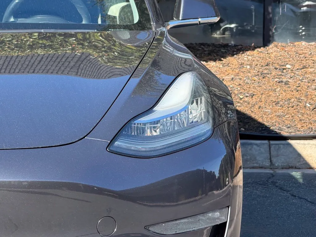 Tesla Model 3 photo 5