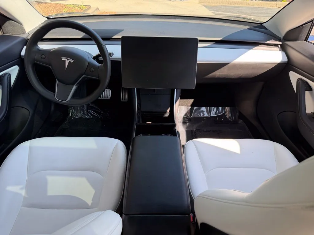 Tesla Model 3 photo 39