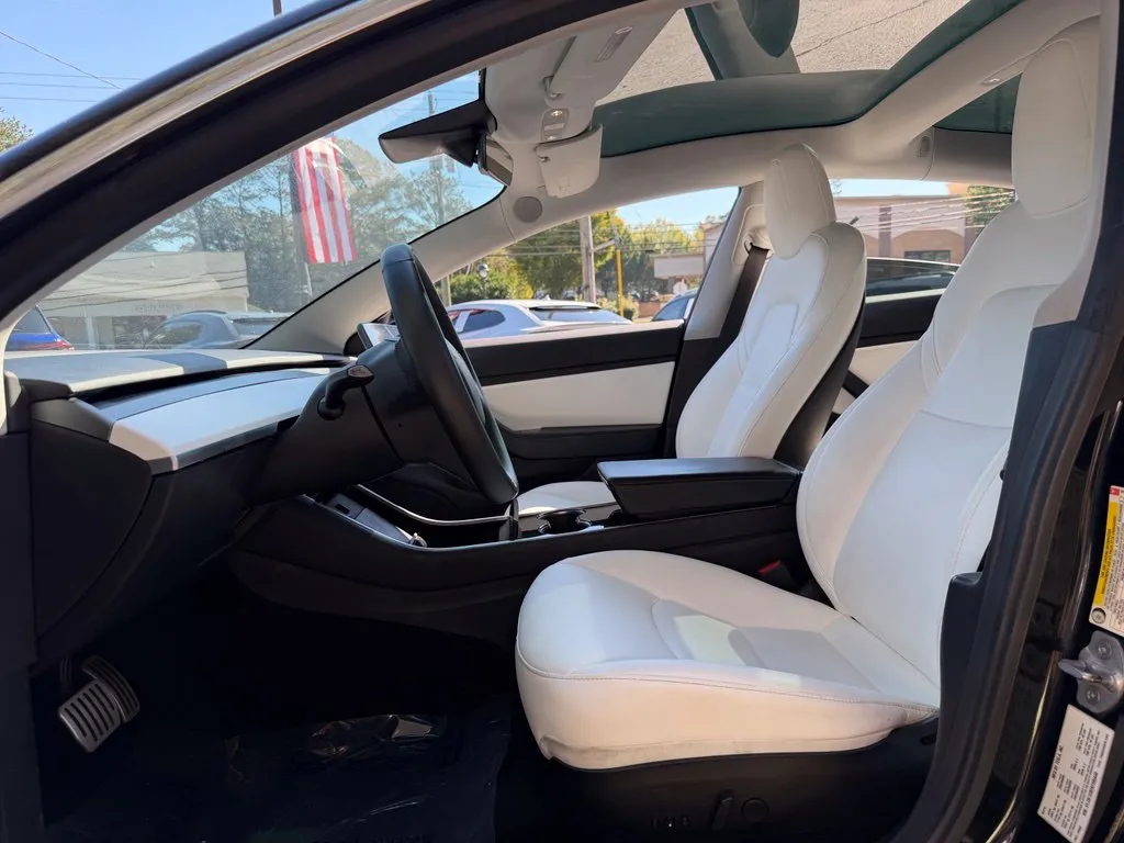 Tesla Model 3 photo 25