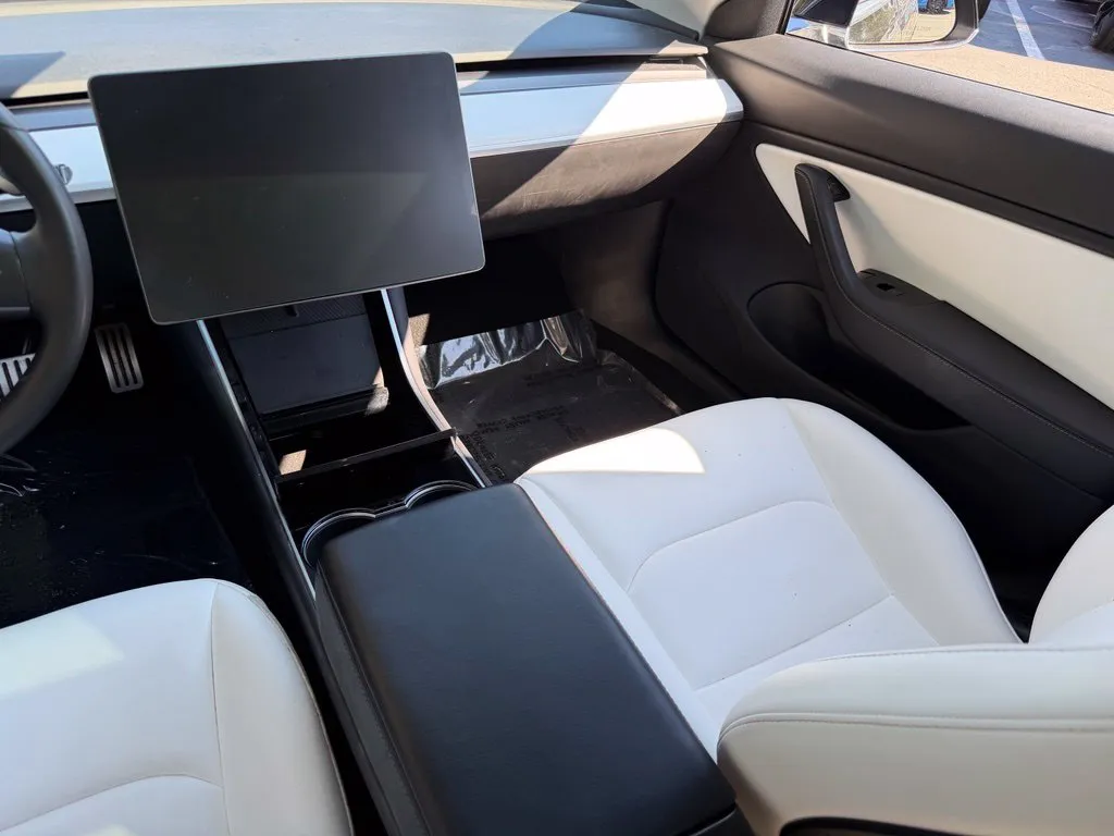 Tesla Model 3 photo 41