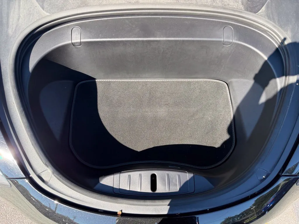 Tesla Model 3 photo 6