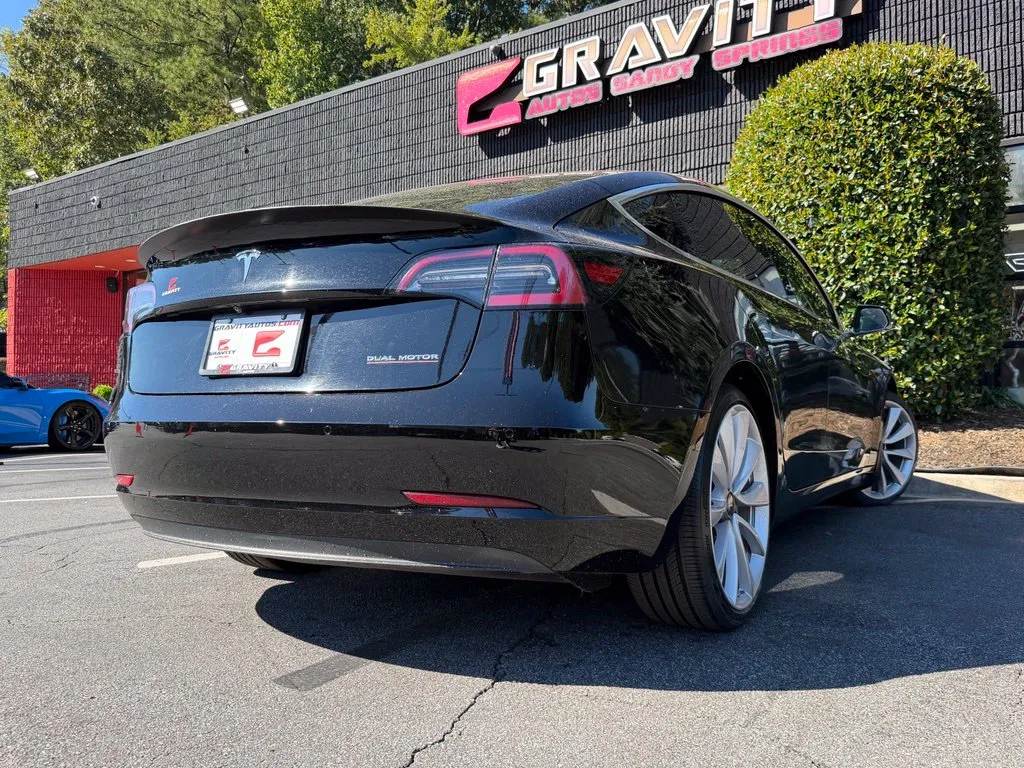 Tesla Model 3 photo 13