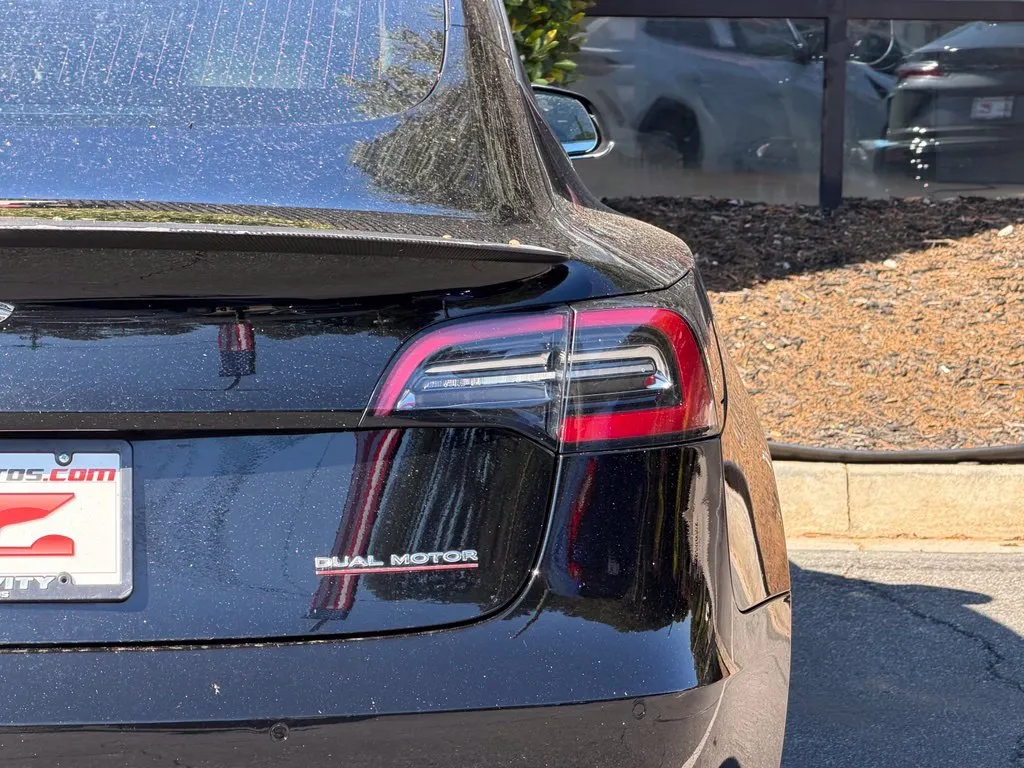 Tesla Model 3 photo 16