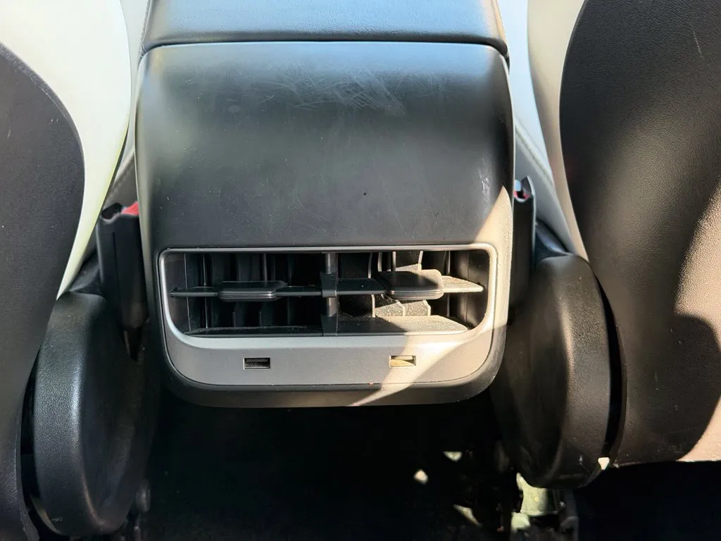 Tesla Model 3 photo 48