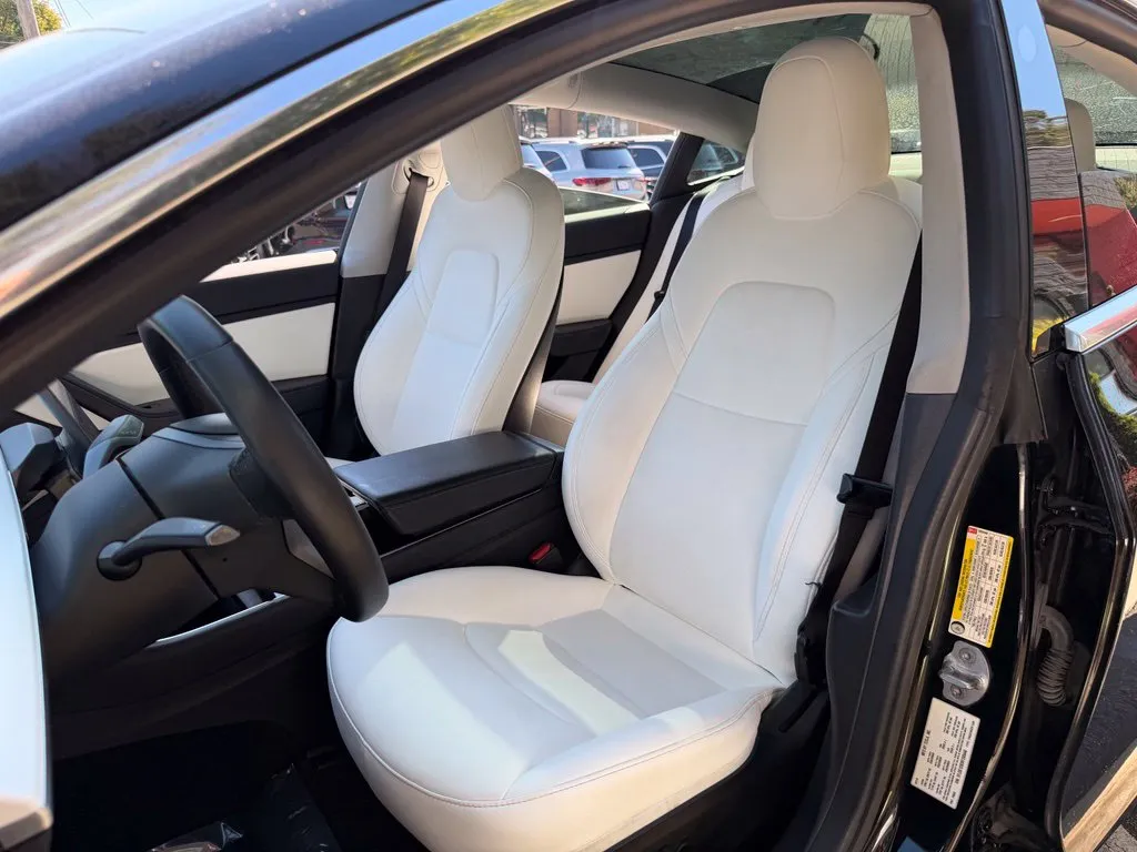Tesla Model 3 photo 26