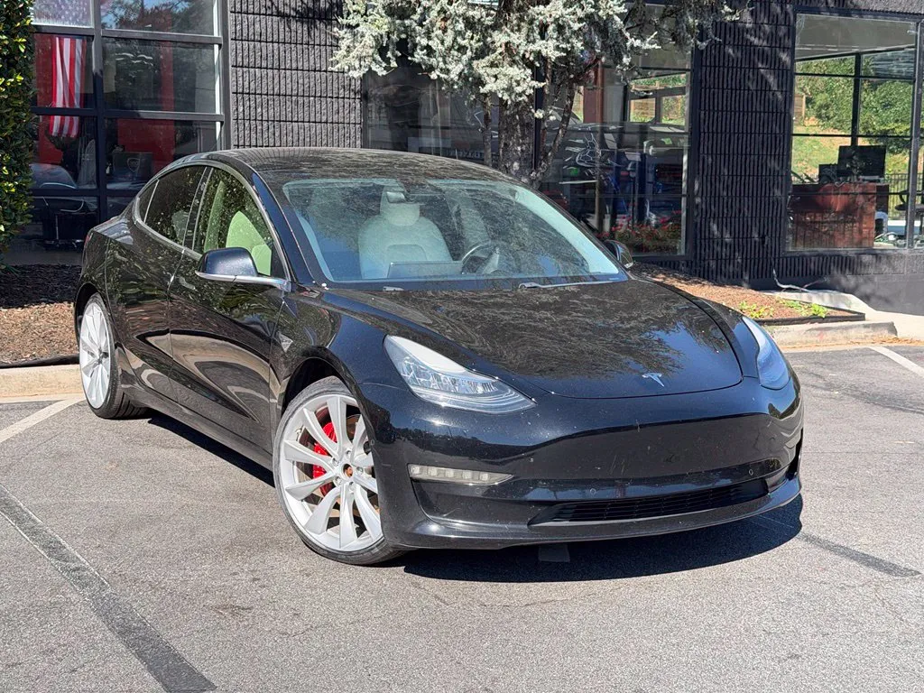Tesla Model 3 photo 7