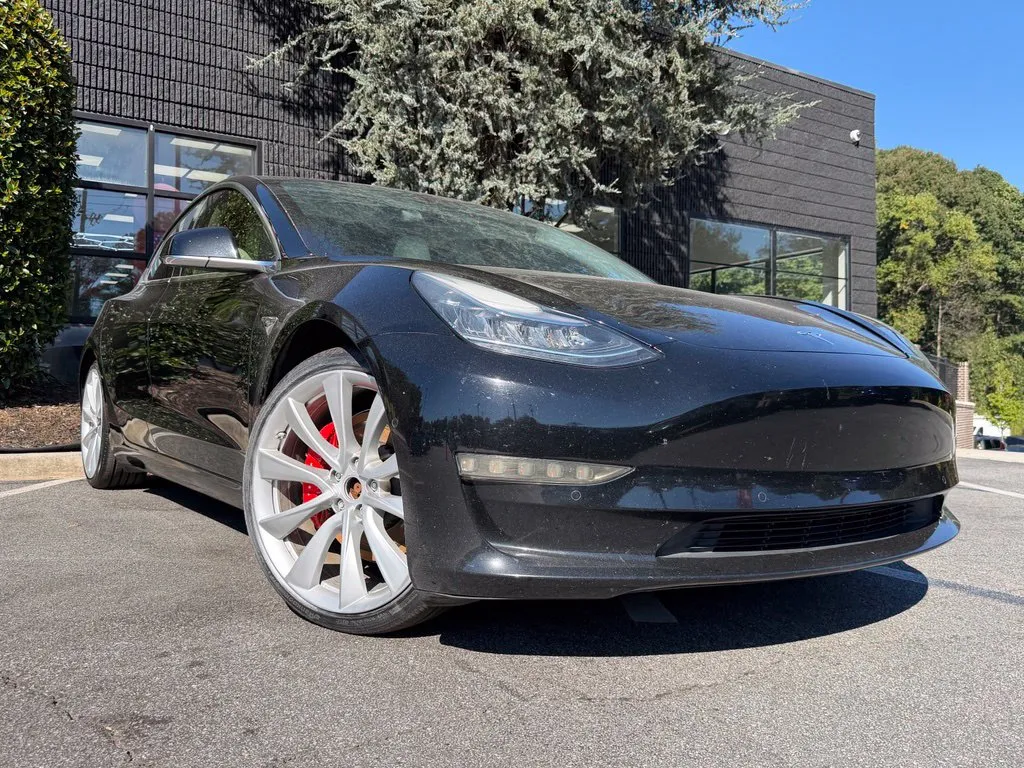 Tesla Model 3 photo 8