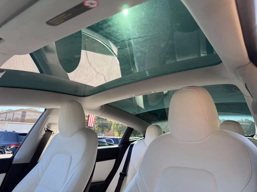 Tesla Model 3 photo 49