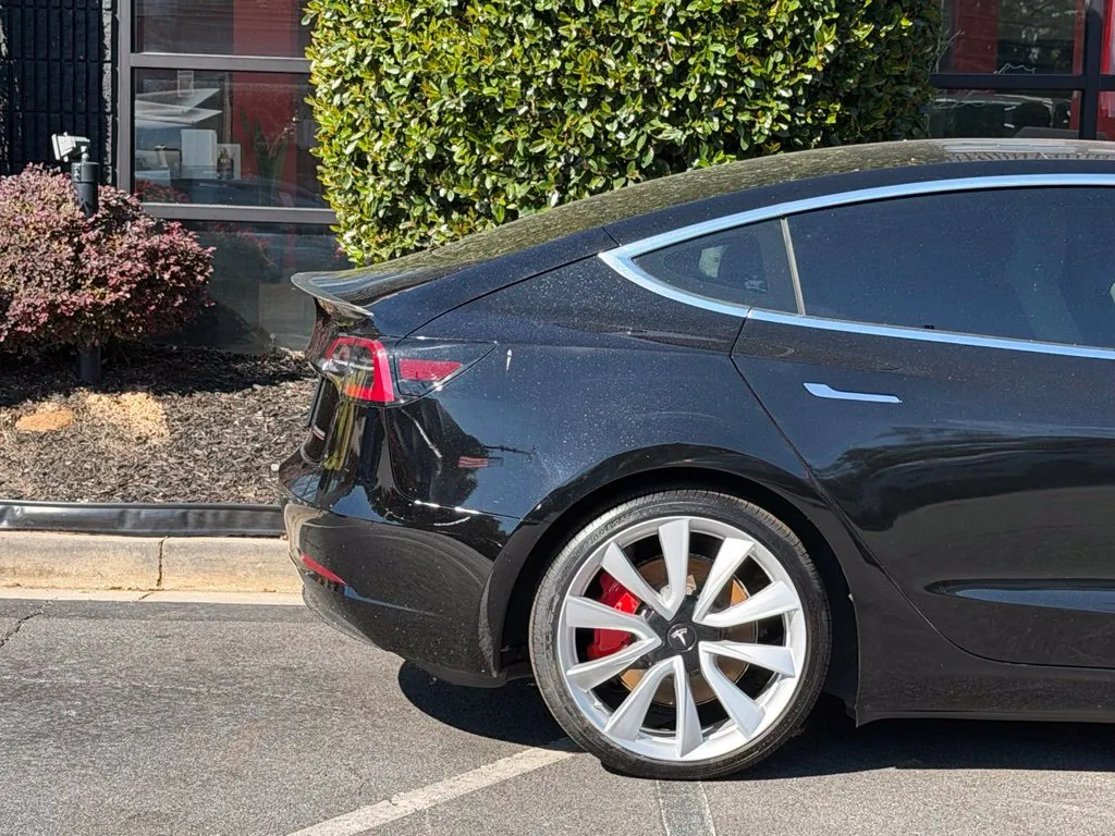 Tesla Model 3 photo 22