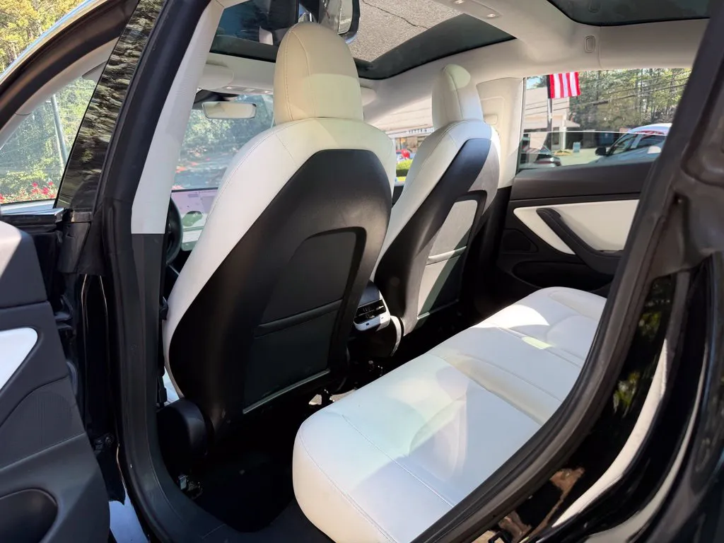 Tesla Model 3 photo 29