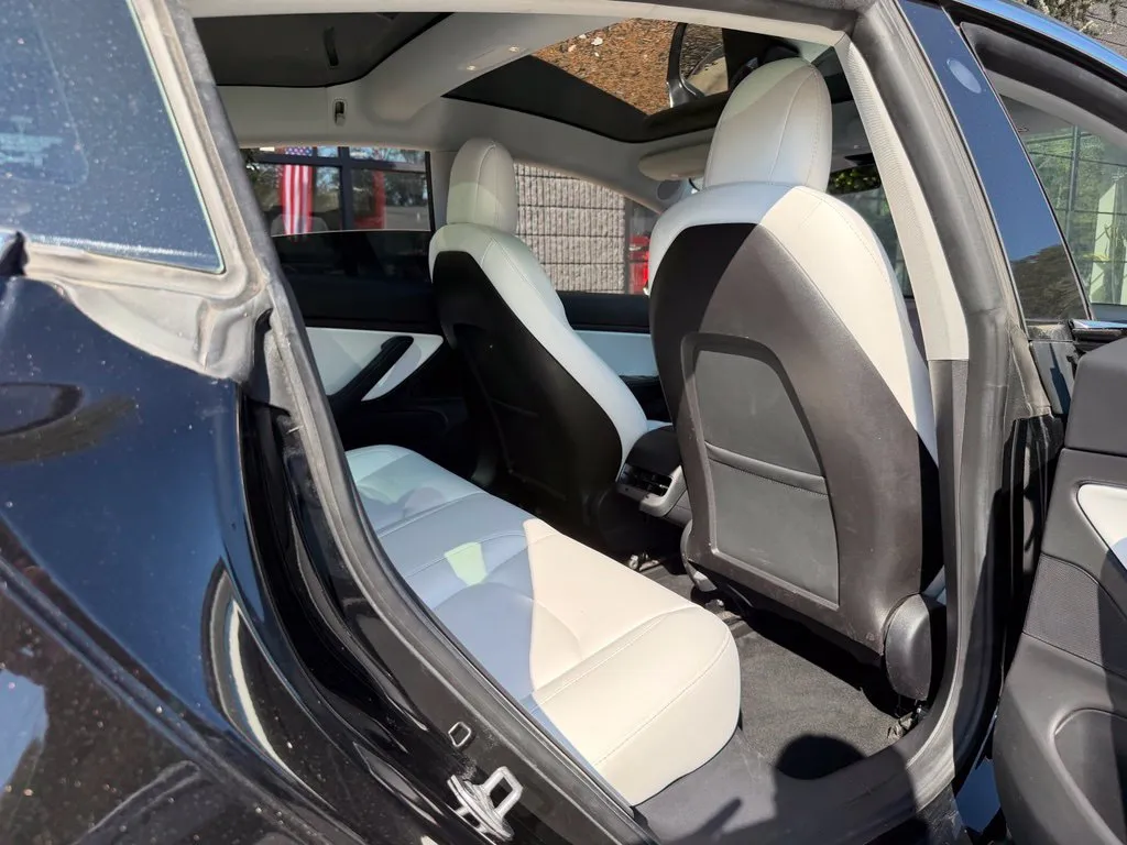 Tesla Model 3 photo 37