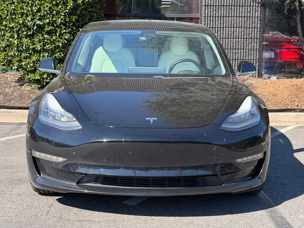 Tesla Model 3 photo 3