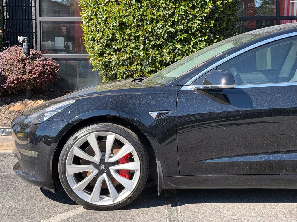 Tesla Model 3 photo 10