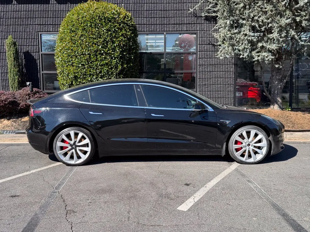 Tesla Model 3 photo 21