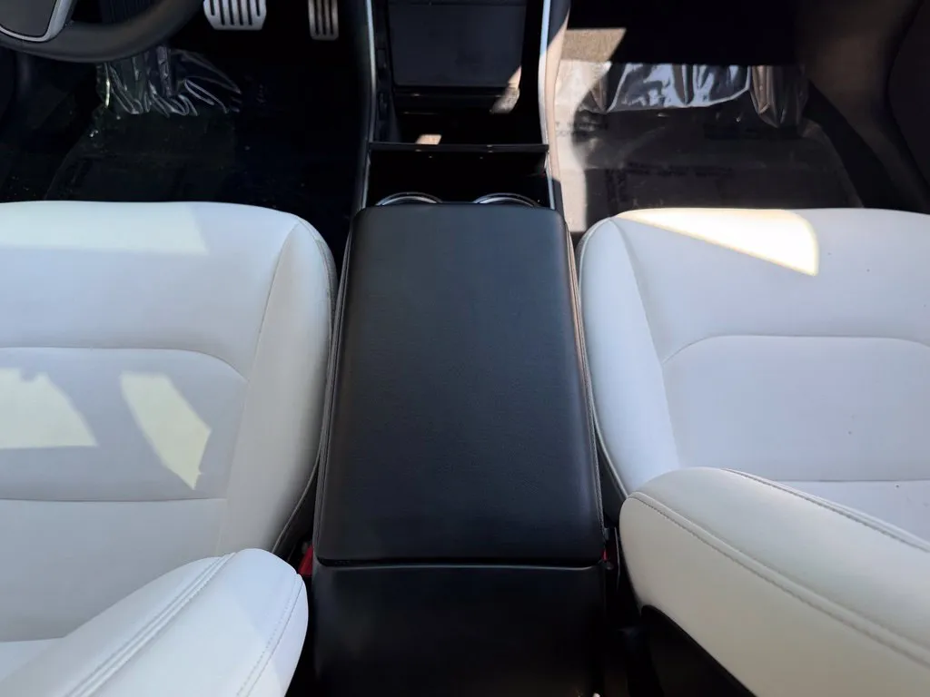 Tesla Model 3 photo 46
