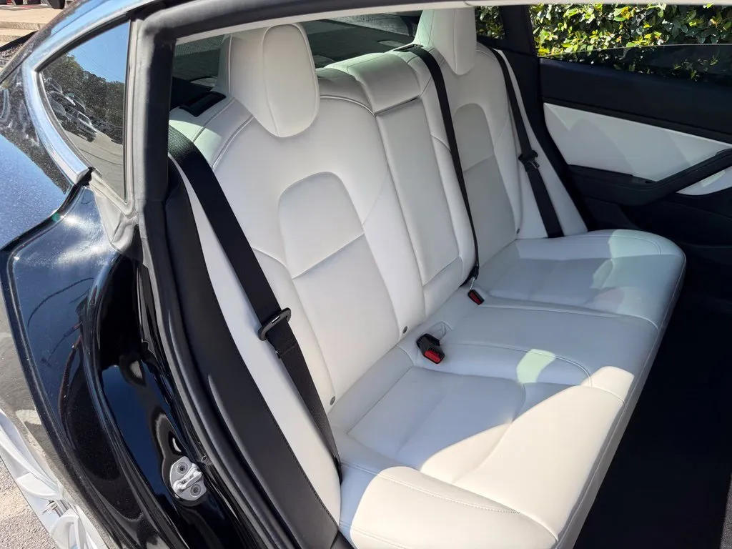 Tesla Model 3 photo 38