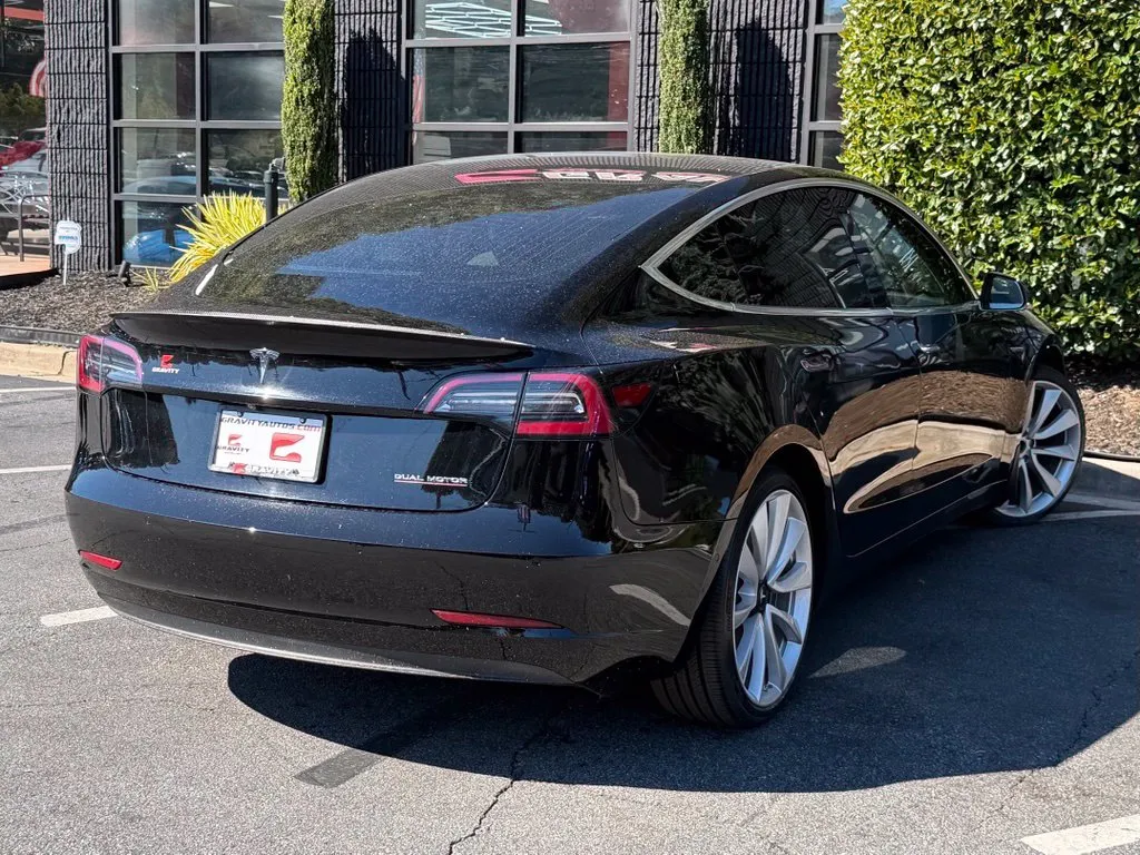 Tesla Model 3 photo 12
