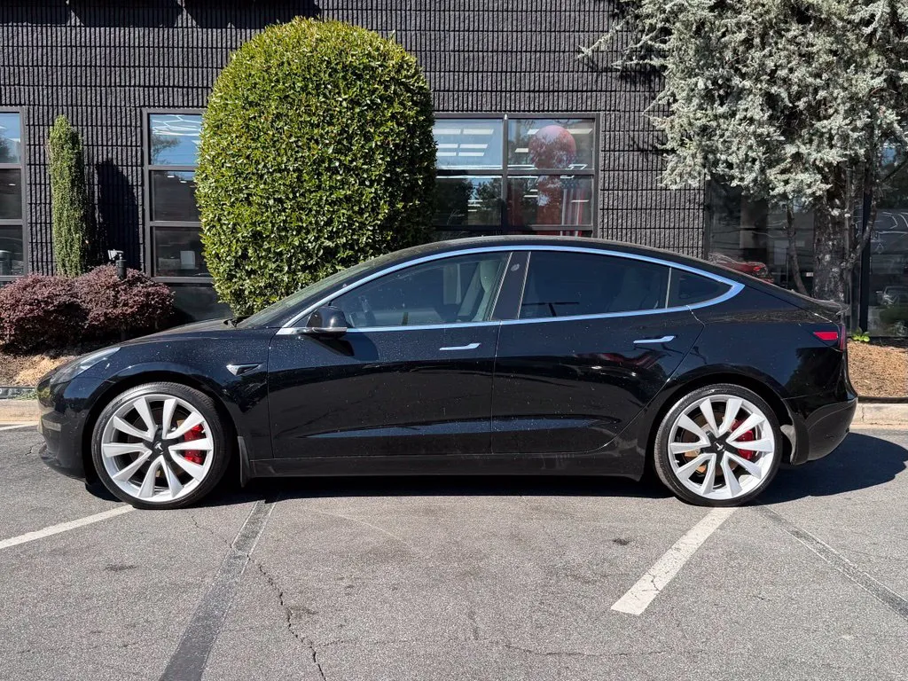 Tesla Model 3 photo 9