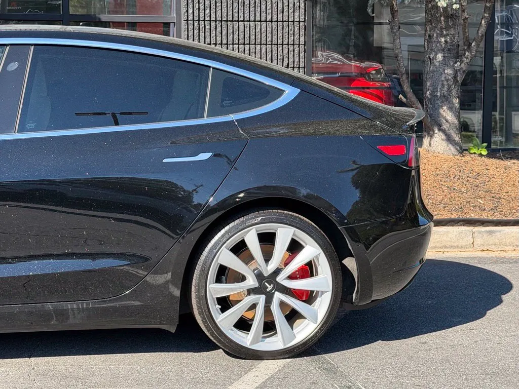 Tesla Model 3 photo 11