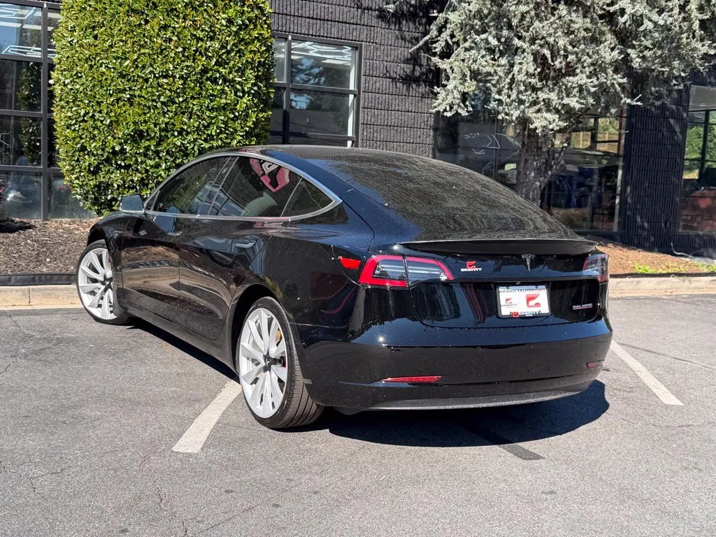 Tesla Model 3 photo 19