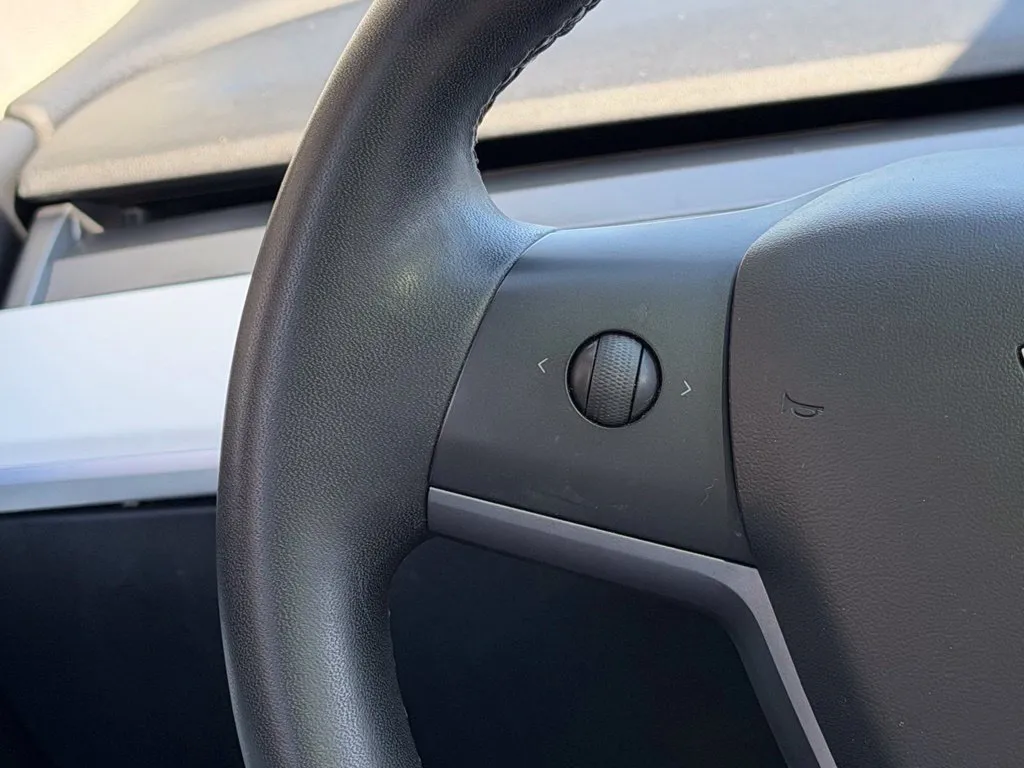 Tesla Model 3 photo 43