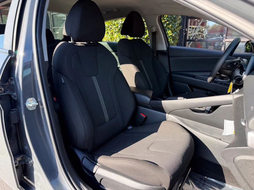 Hyundai Elantra photo 32