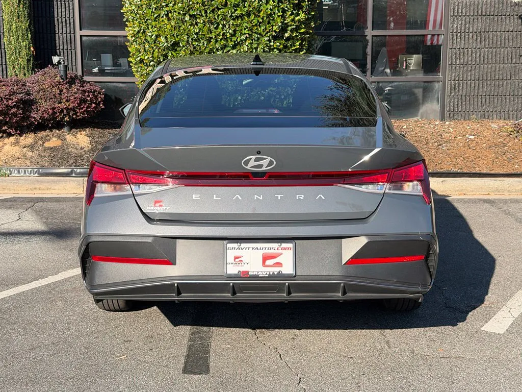 Hyundai Elantra photo 14