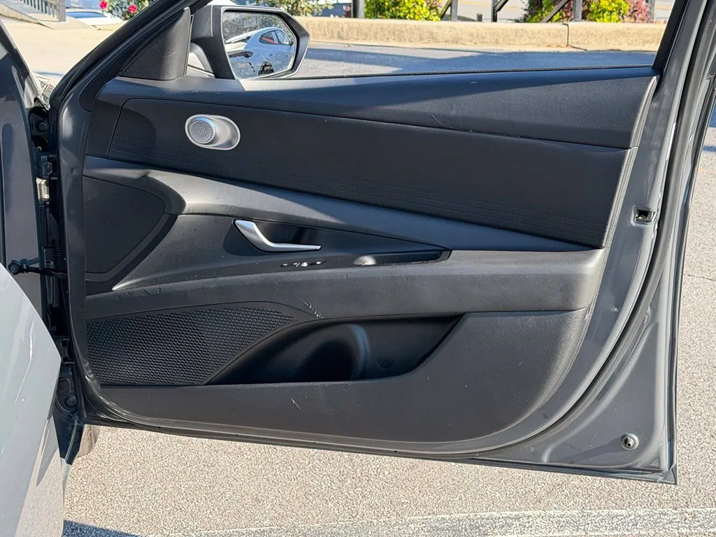Hyundai Elantra photo 33