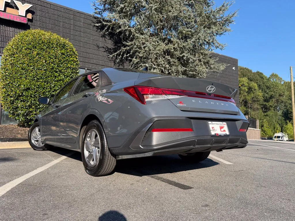 Hyundai Elantra photo 18