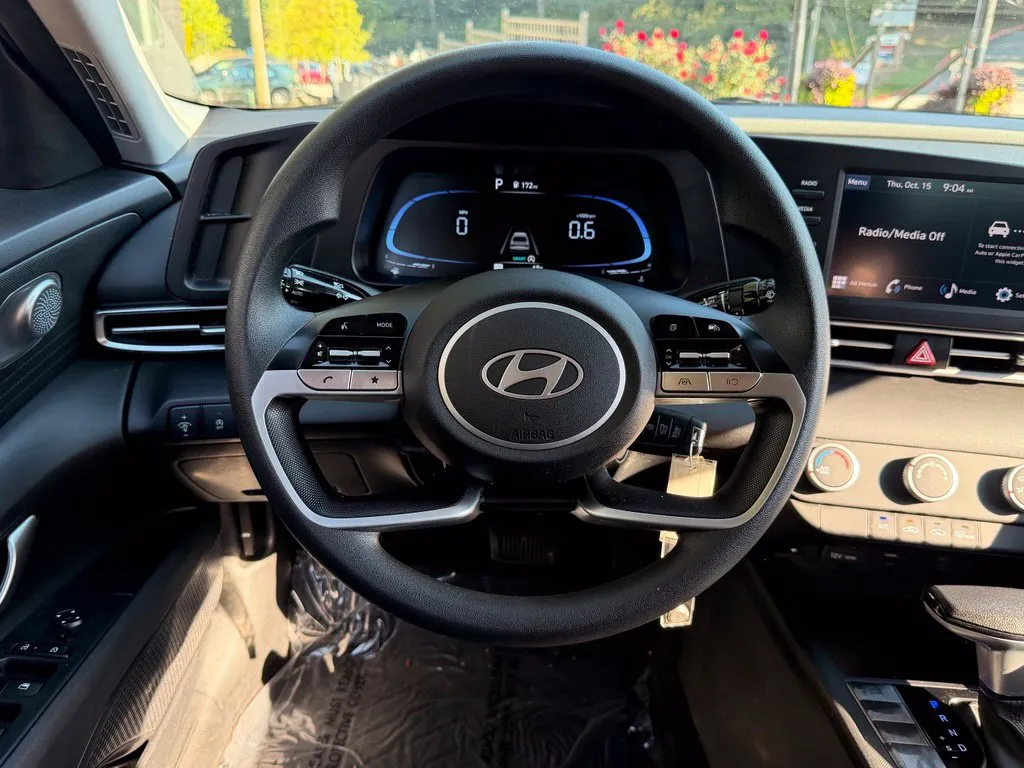 Hyundai Elantra photo 40