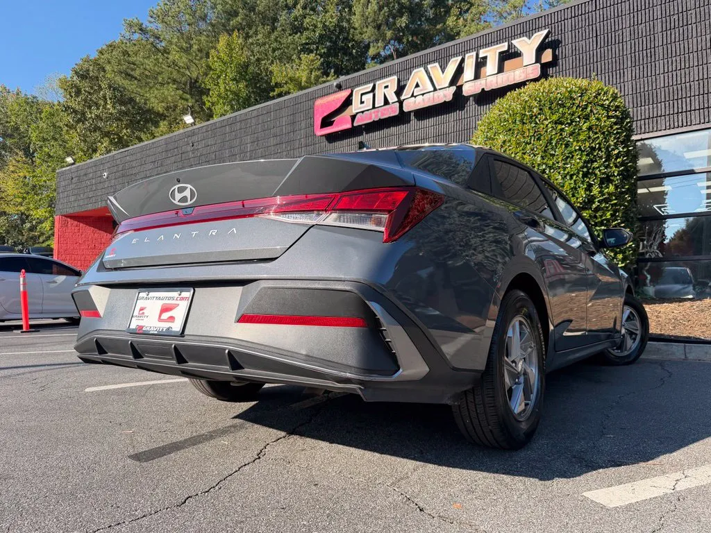 Hyundai Elantra photo 13