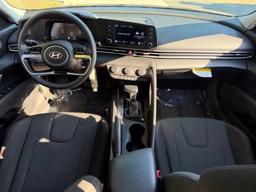 Hyundai Elantra photo 37