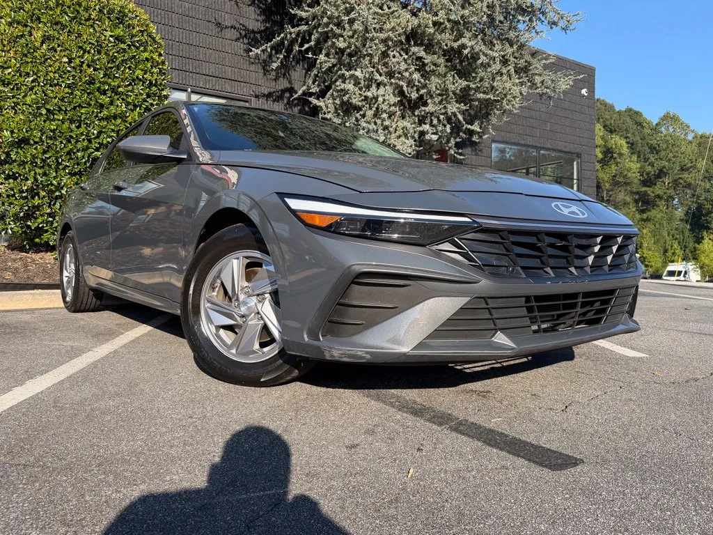 Hyundai Elantra photo 8