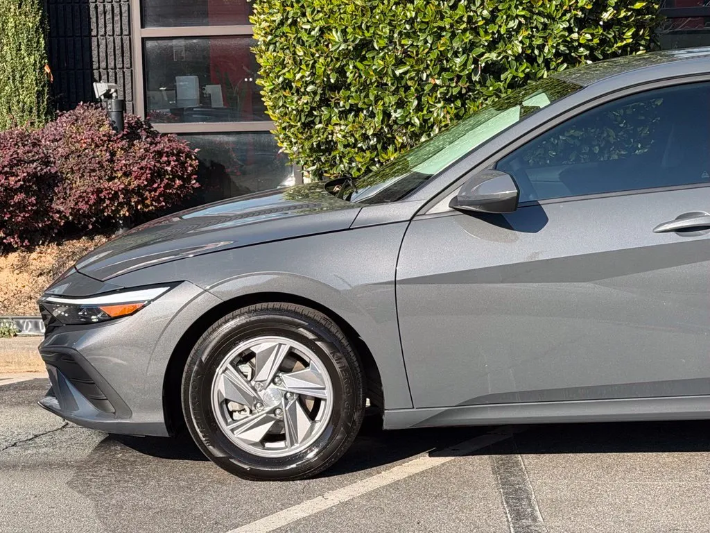 Hyundai Elantra photo 10