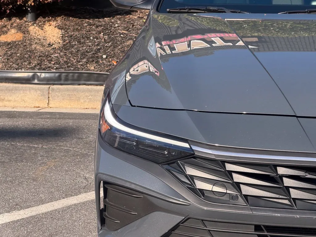 Hyundai Elantra photo 4