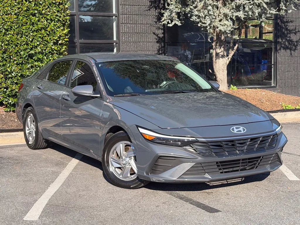 Hyundai Elantra photo 7