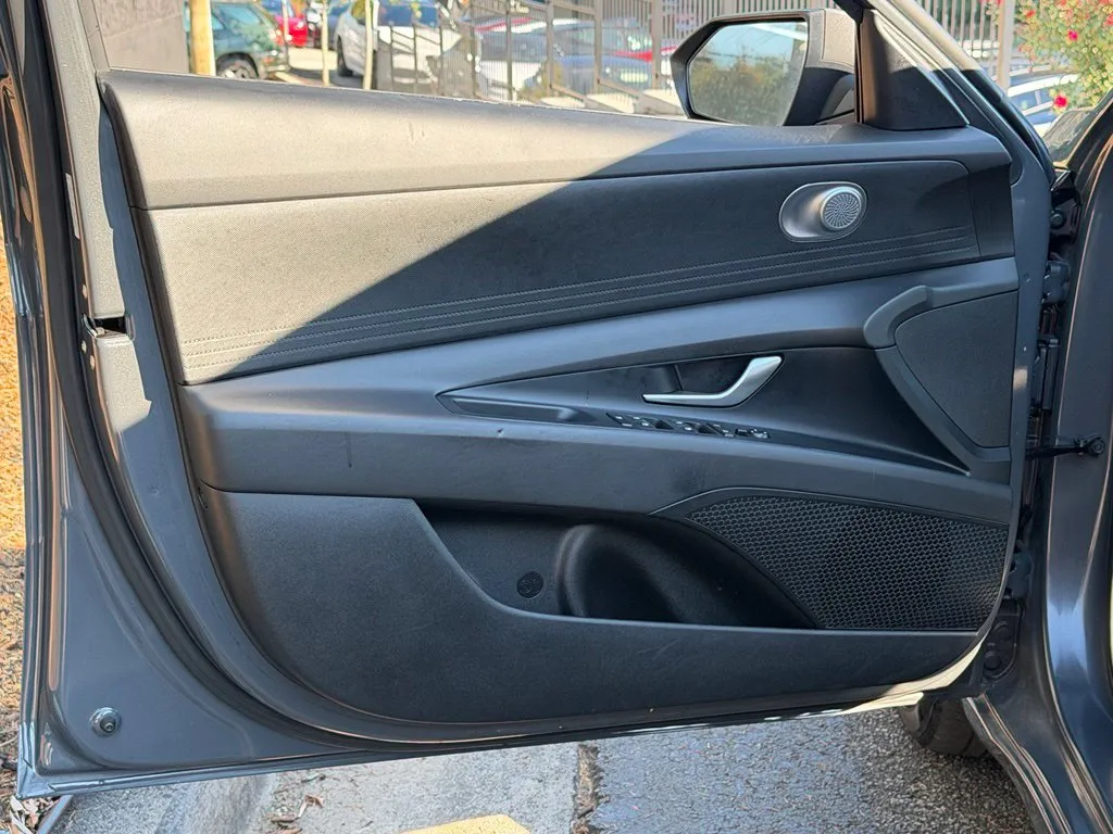 Hyundai Elantra photo 26