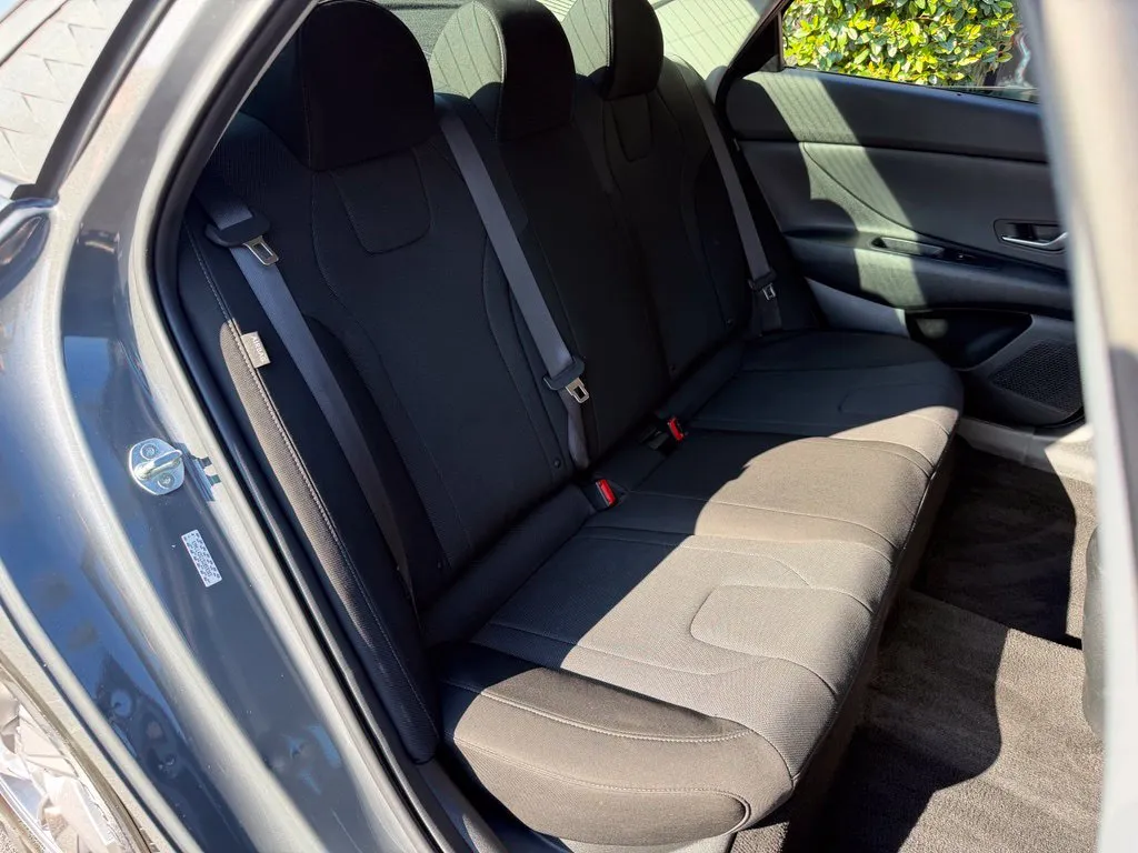 Hyundai Elantra photo 36