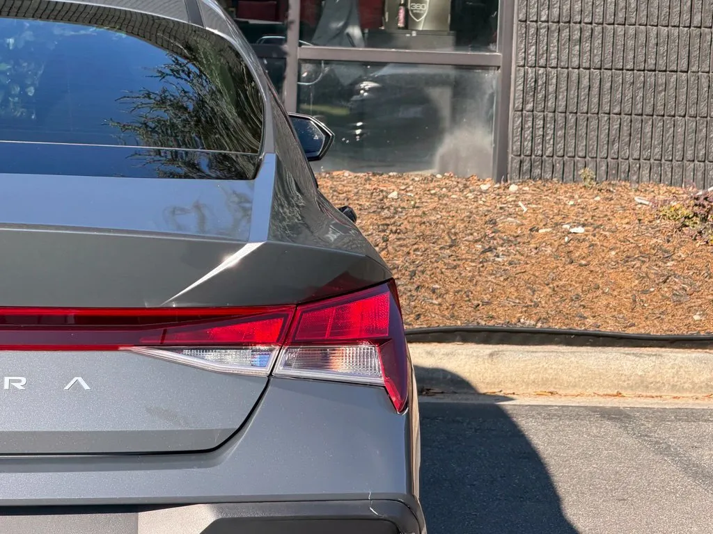 Hyundai Elantra photo 16
