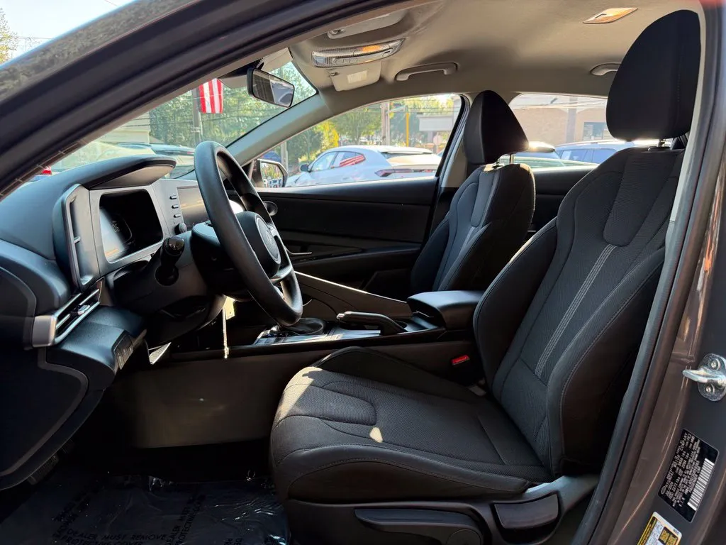 Hyundai Elantra photo 23