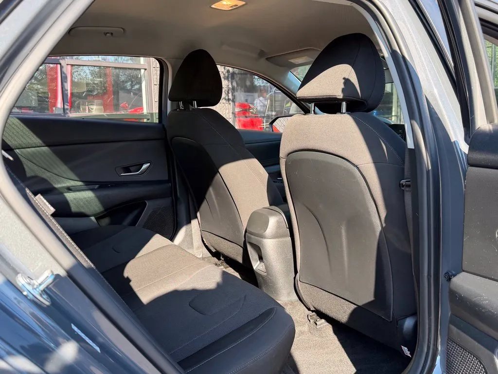 Hyundai Elantra photo 35