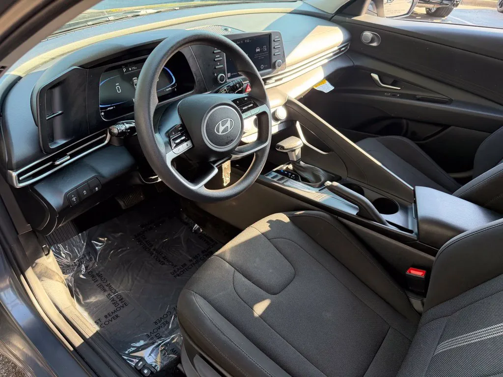 Hyundai Elantra photo 22